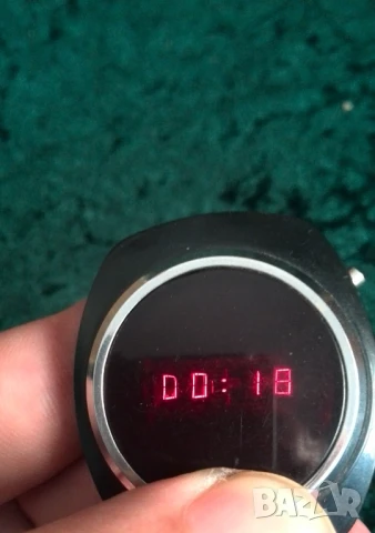 Винтидж мъжки LED часовник Commodore, произведен в Хонконг, около 70-те год., снимка 2 - Антикварни и старинни предмети - 51263445