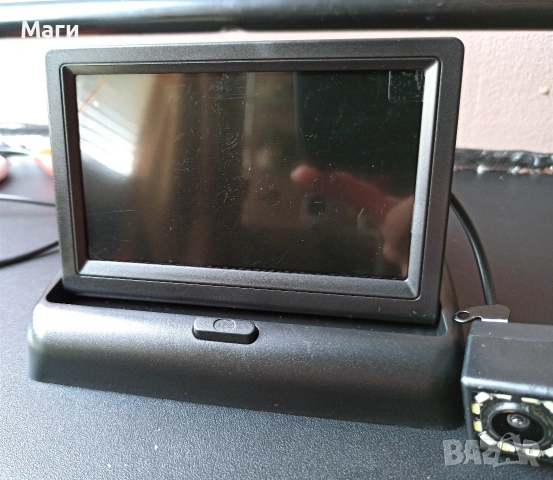 Камера за заден вход и LCD екран сгъваем 