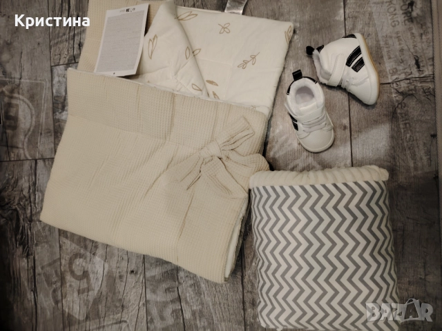 Комплект - порт бебе, възглавница за кърмене, обувчици 