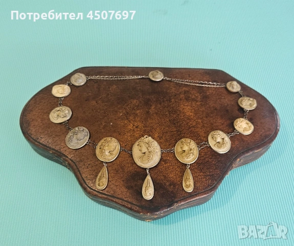 Викторианско колие от лава камея.