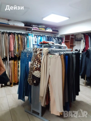 Стока и оборудване за магазин дрехи втора употреба, снимка 4 - Оборудване за магазин - 52666175
