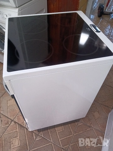 Като нова свободно стояща печка с керамичен плот Voss Electrolux с две години гаранция!, снимка 4 - Печки, фурни - 53080769