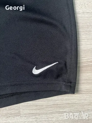 Nike къси панталони , снимка 2 - Къси панталони - 49578752