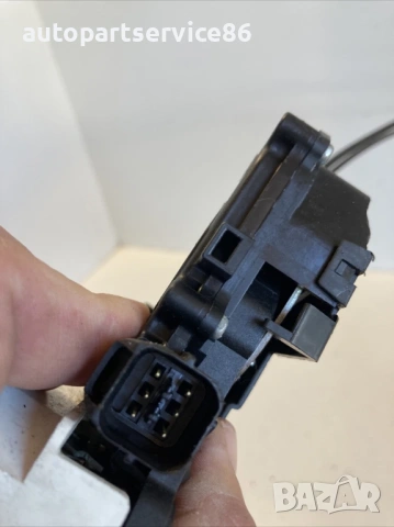 Преден дясен заключващ механизъм на врата за Peugeot 4007 2.2 HDI (2009), снимка 2 - Части - 53654527