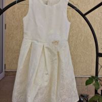 Бяла рокля с десен на LC Waikiki, снимка 1 - Детски рокли и поли - 45175154