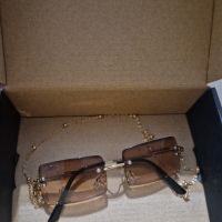 Дамски слънчеви очила с верижка, снимка 2 - Слънчеви и диоптрични очила - 45457287