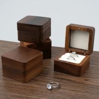 Кутийка за пръстени с квадратна форма и гравиран надпис, снимка 1 - Сувенири от дърво - 45711789