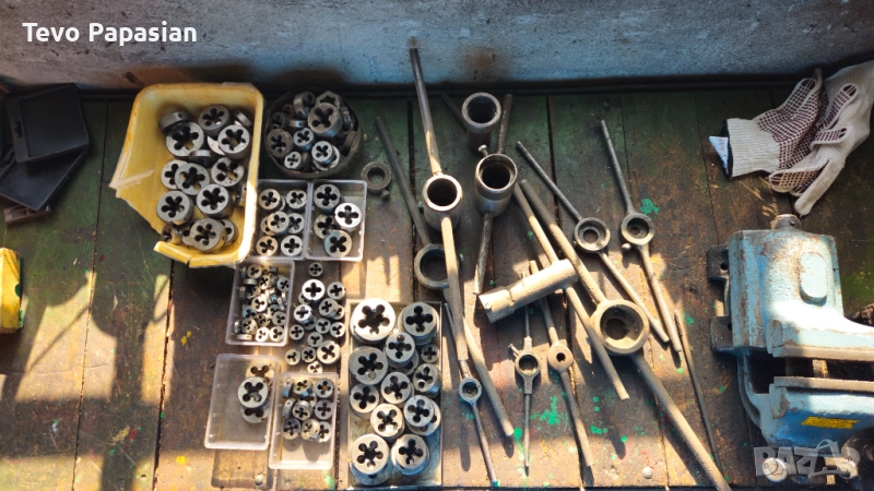 Комплект плашки и метчици с въртоци, снимка 1