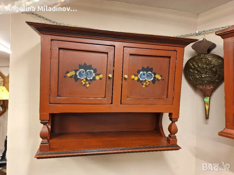 Шкаф за стена ръчно изрисуван , снимка 1