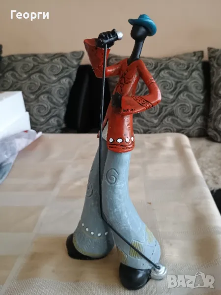 Статуетка на певец 28 см., снимка 1