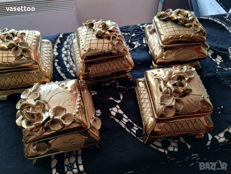 Позлатени бижутерки с апликации, снимка 1