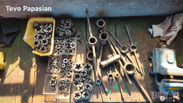 Комплект плашки и метчици с въртоци