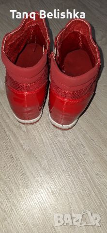 Страхотни, супер лекички червени обувки със скрита платформа. Обувани само веднъж!, снимка 4 - Дамски ежедневни обувки - 45725165