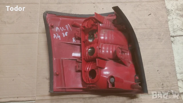 десен стоп Audi A4, снимка 3 - Части - 50768036