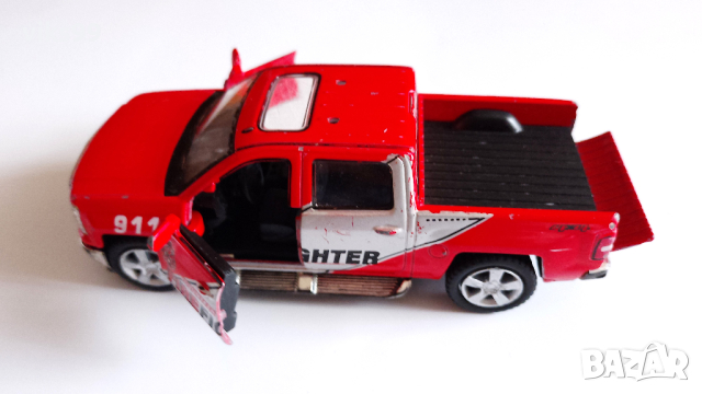 2014 Chevy Silverado Pick-Up Fire Dept Rescue - 1:46, снимка 3 - Колекции - 45069710