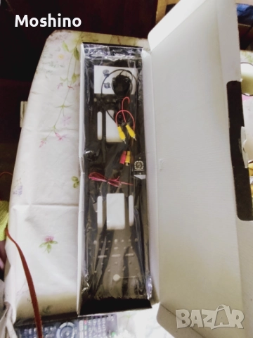 Камера за автомобил с поставка за номера