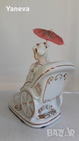 Корейска , vintage, порцеланова фигурка на дама с чадър в рикша. , снимка 5 - Статуетки - 52927555