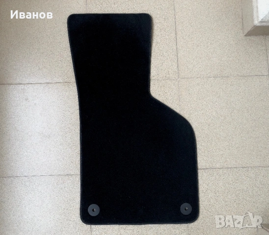 Комплект от две Оригинални предни автомобилни мокетни стелки за Volkswagen , снимка 3 - Аксесоари и консумативи - 54054086