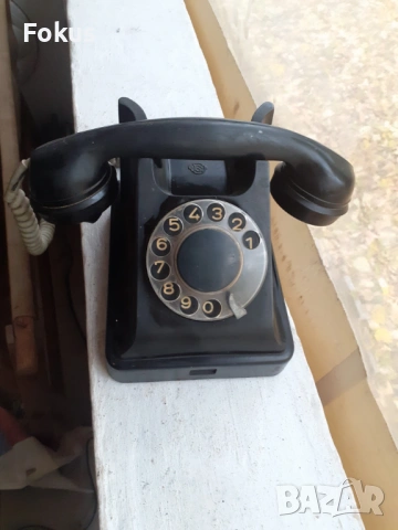Стар бакелитен телефон, снимка 2 - Антикварни и старинни предмети - 53451414