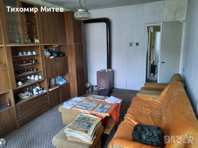 Продавам двуетажна къща с 2 гаража и допълнителни постройки, снимка 4 - Къщи - 51523131