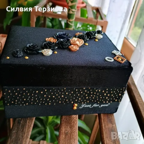 Бутикова кутия за бижута "Черно кадифе", снимка 10 - Бижутерийни комплекти - 50299917