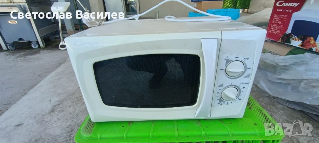 Продавам микровълнова фурна Candy CMW 1770 M