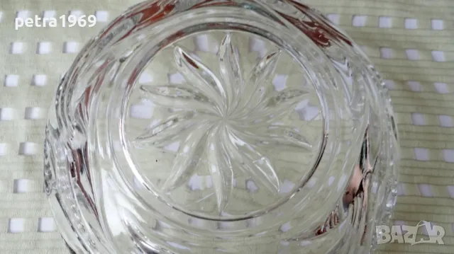Гравирана кристална купа с красиви лалета, снимка 3 - Чинии - 49679529