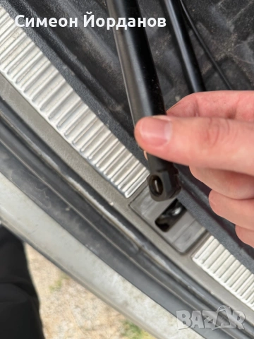 почти нови амортисьори за багажник свалени от Ауди А4 Б6 комби, снимка 3 - Автомобили и джипове - 53983644