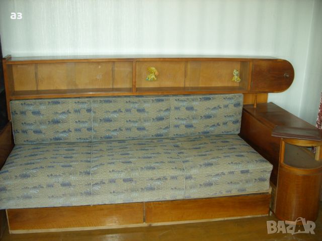 Ретро масивен диван с витрини и шкаф, снимка 1 - Дивани и мека мебел - 45262560