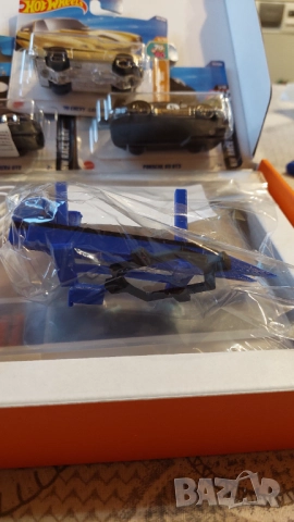 Светеща диорама 1/64 с 5 колички, снимка 2 - Колекции - 52676128