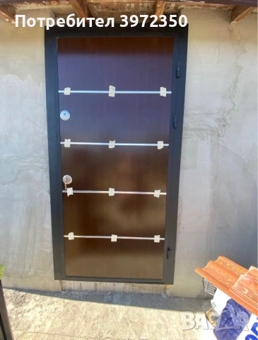 Продавам нова външна блиндирана врата-2 бр.