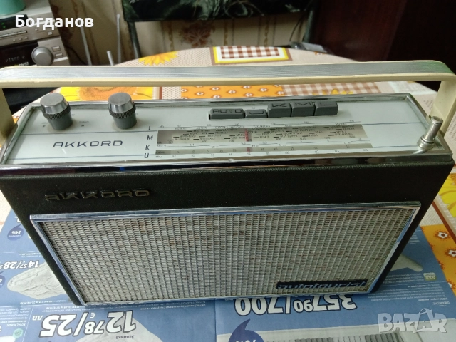 AKKORD AUTOTOURIST РАДИО-ГЕРМАНИЯ РЕТРО 1964/65 Г. 4 BAND U/L/M/K, снимка 2 - Радиокасетофони, транзистори - 52462364