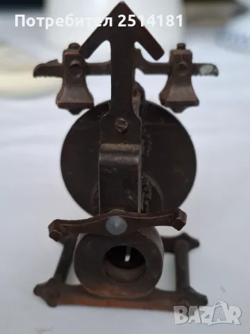  Миниатюрен античен часовник, лят под налягане, острилка за моливи, снимка 2 - Антикварни и старинни предмети - 50320342