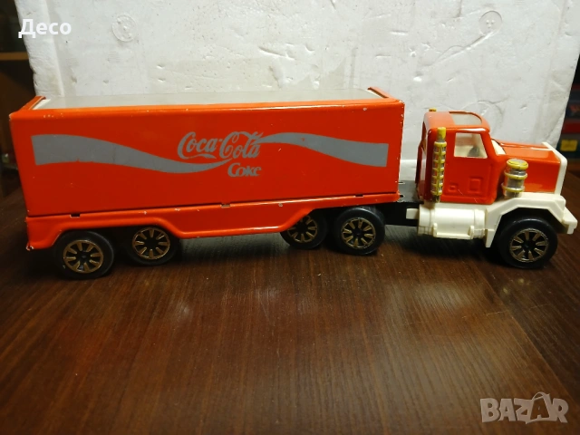 Стара българска ламаринена играчка.