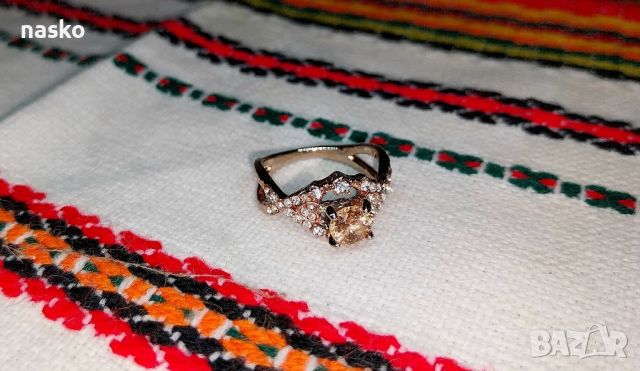 Дамски пръстен с морганит и циркони, снимка 2 - Антикварни и старинни предмети - 46432803