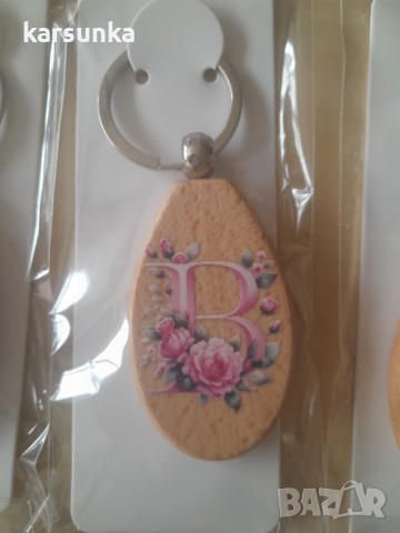 Дървени ключодържатели с букви, снимка 3 - Подаръци за жени - 52357899