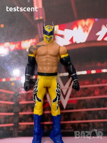 Екшън фигура WWE Sin Cara Син Кара Basic Series Yellow Lucha играчка, снимка 2 - Други - 48360717