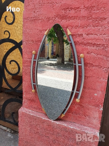 Немско огледало. Атрактивен, рядък модел. Височина 75см., ширина на огледалото 30см. и ширина на рам