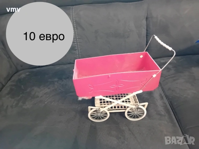 Стара количка за кукли