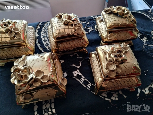 Позлатени бижутерки с апликации