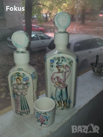 Руски порцелан две бутилки и чашка с казашки мотиви