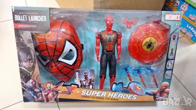 Комплект голяма Фигурка Спайдърмен 30см с Маска и Изстрелвачка със стрели Spiderman