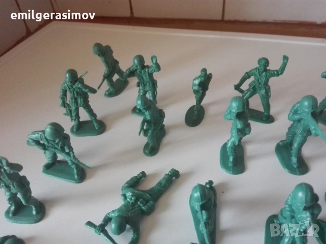 Пластмасови войници - 3 лота., снимка 4 - Фигурки - 54016959