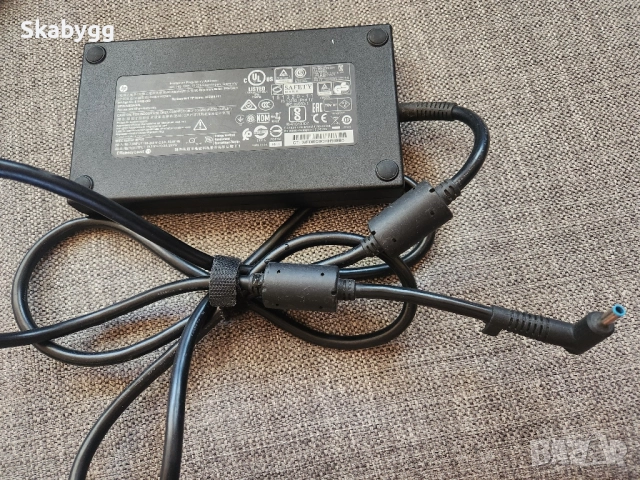 Оригинални зарядни за лаптоп, снимка 12 - Кабели и адаптери - 51641095