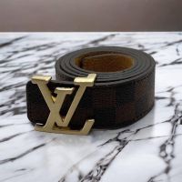 Колан кафяв квадрат златна катарама Louis Vuitton реплика с кутия, снимка 1 - Колани - 45622741