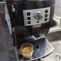 Кафеавтомат Делонги Магнефика, работи отлично и прави хубаво кафе с каймак , снимка 3 - Кафемашини - 45469003