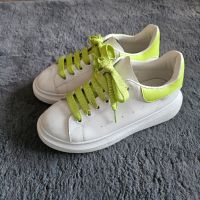 Бели спортни обувки с неон зелено, снимка 1 - Маратонки - 45808345
