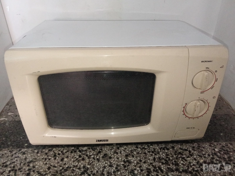 Микровълнова печка Zanussi за части, снимка 1
