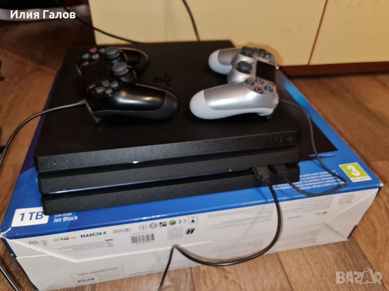PlayStation 4 PRO 1TB и два оригинални джойстика , снимка 1
