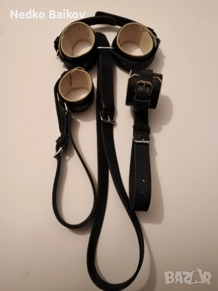 Кожени белезници за фиксация към легло, снимка 1